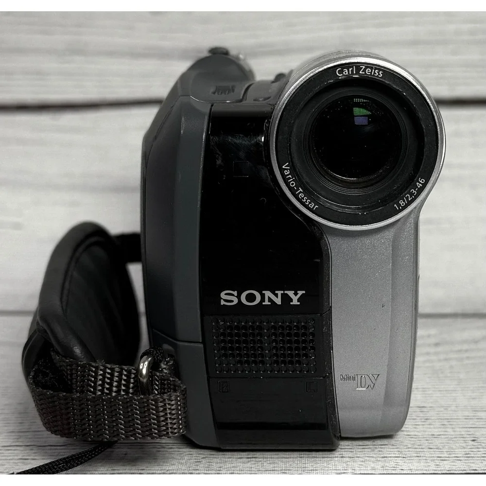Sony Handycam DCR-HC28 Digital Video Camera Carl‎ Zeiss 20x For Parts or Repair